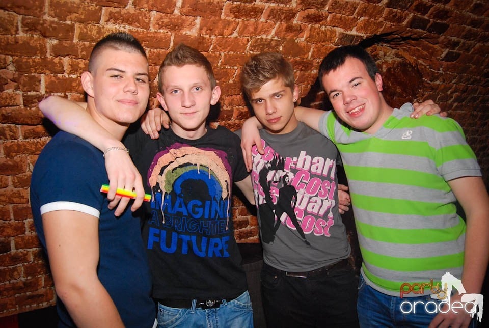 Sâmbătă e party în Club Escape, 