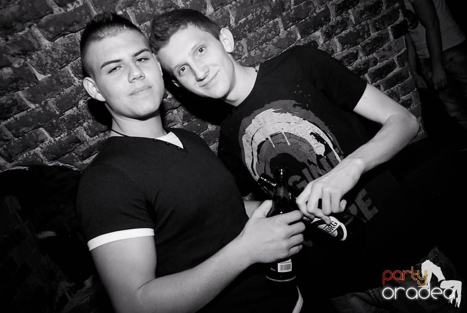 Sâmbătă e party în Club Escape, 