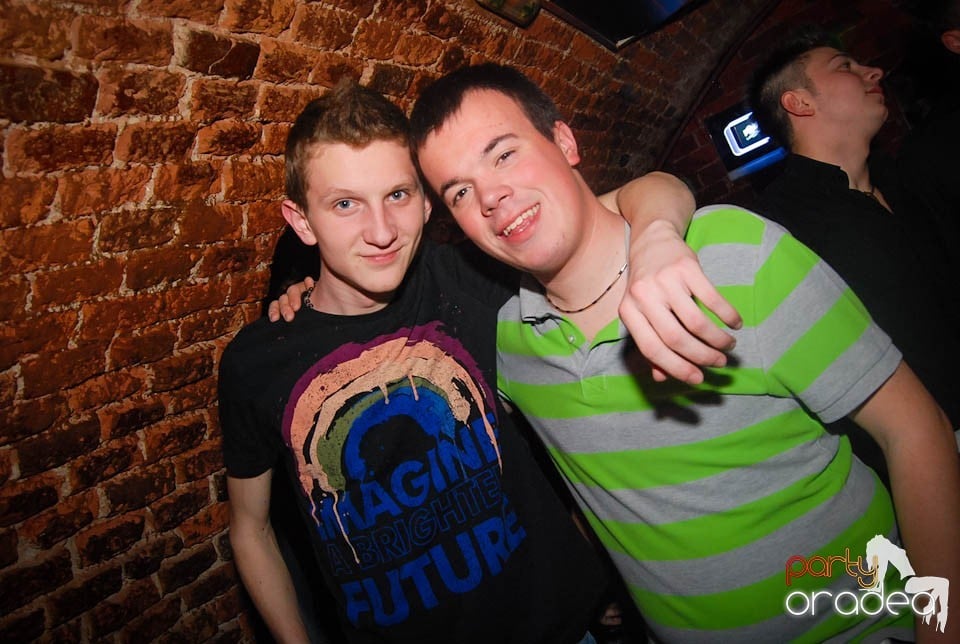 Sâmbătă e party în Club Escape, 