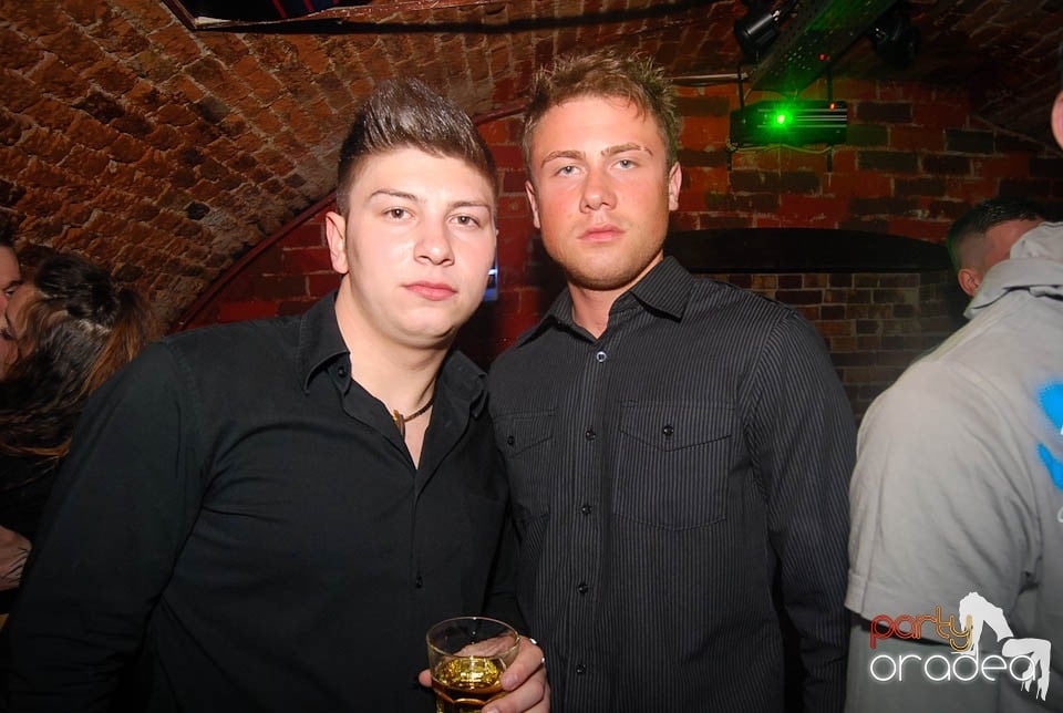 Sâmbătă e party în Club Escape, 