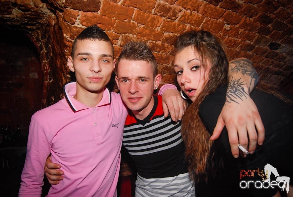 Sâmbătă e party în Club Escape, 