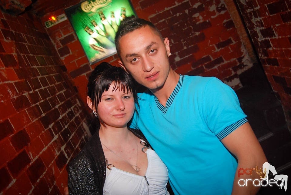 Sâmbătă e party în Club Escape, 