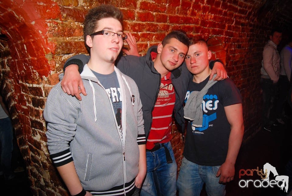 Sâmbătă e party în Club Escape, 