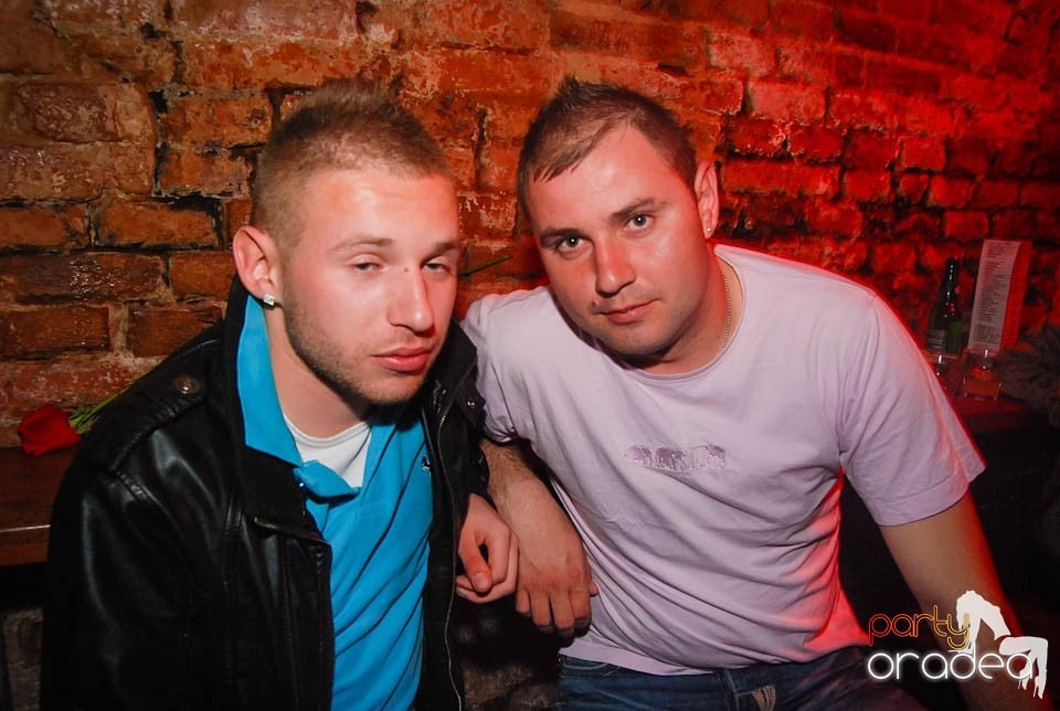 Sâmbătă e party în Club Escape, 