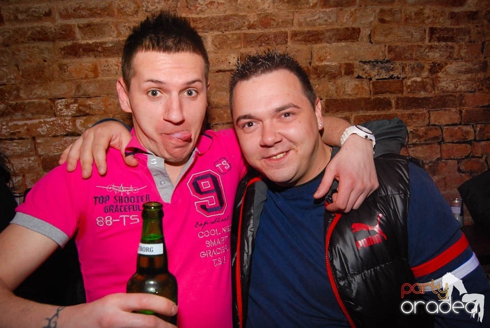 Sâmbătă e party în Club Escape, 