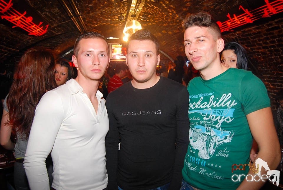 Sâmbătă e party în Club Escape, 