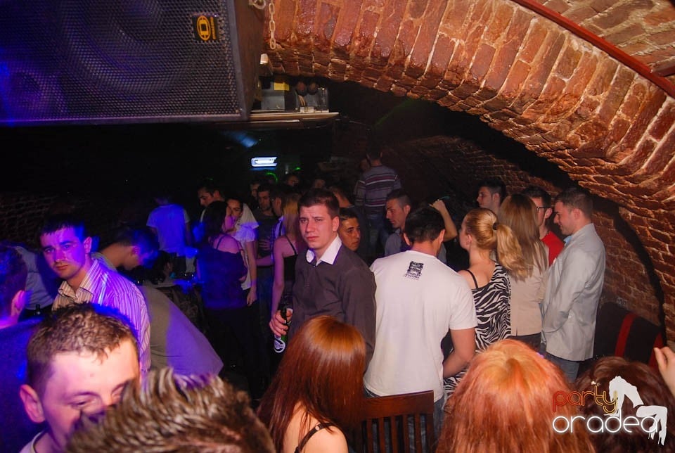 Sâmbătă e party în Club Escape, 