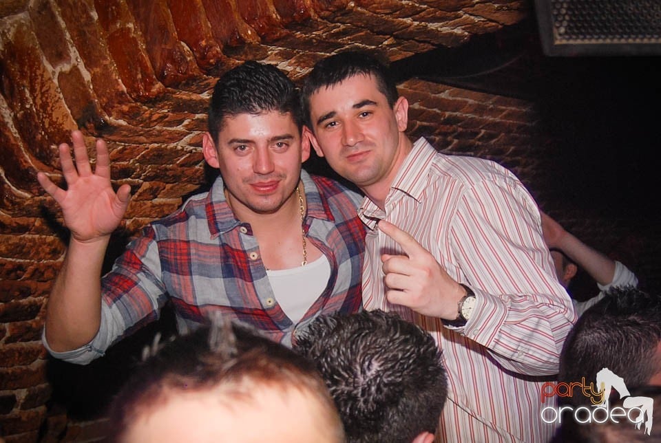 Sâmbătă e party în Club Escape, 