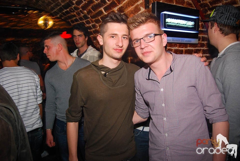 Sâmbătă e party în Club Escape, 