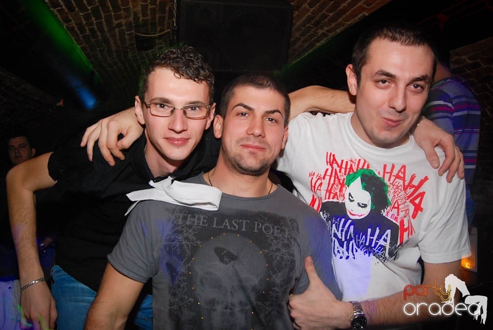 Sâmbătă e party în Club Escape, 