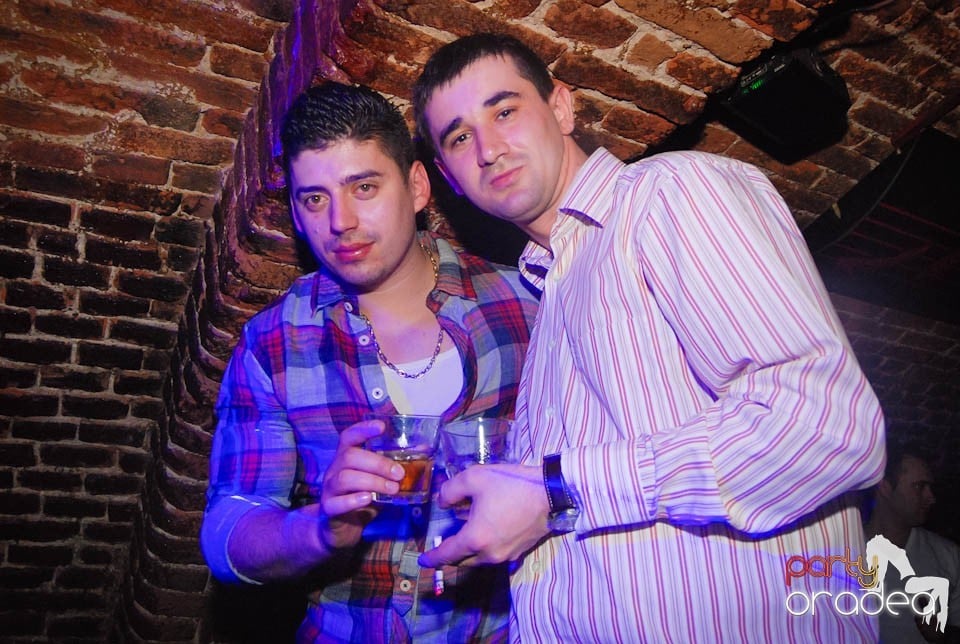 Sâmbătă e party în Club Escape, 