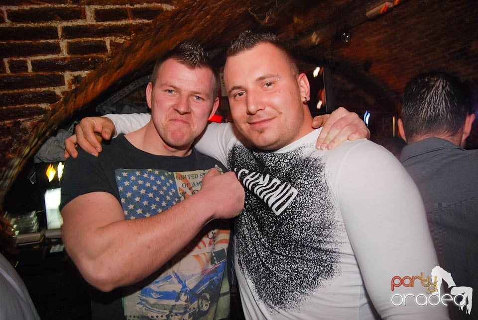 Sâmbătă e party în Club Escape, 