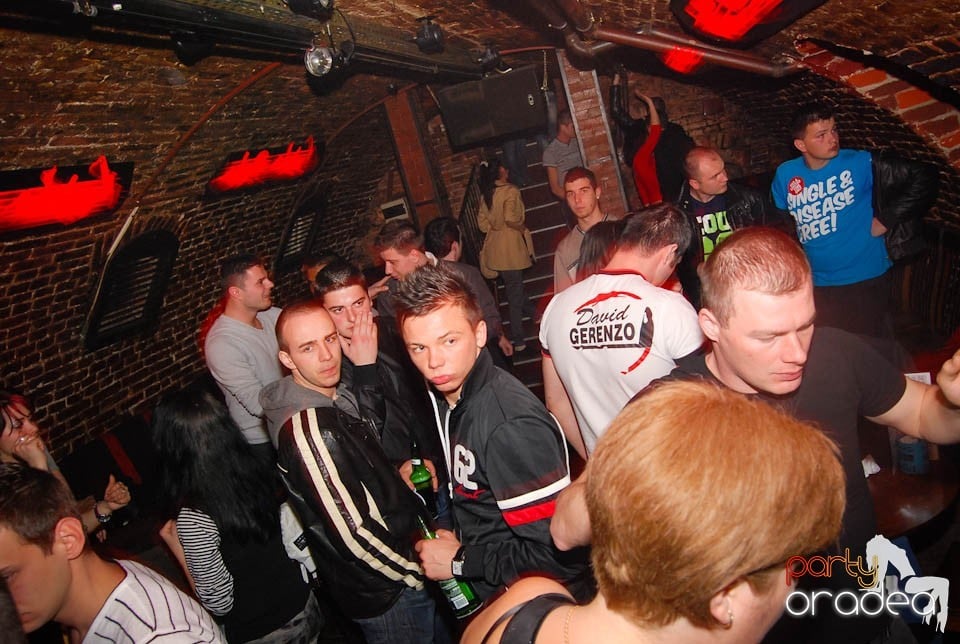 Sâmbătă e party în Club Escape, 