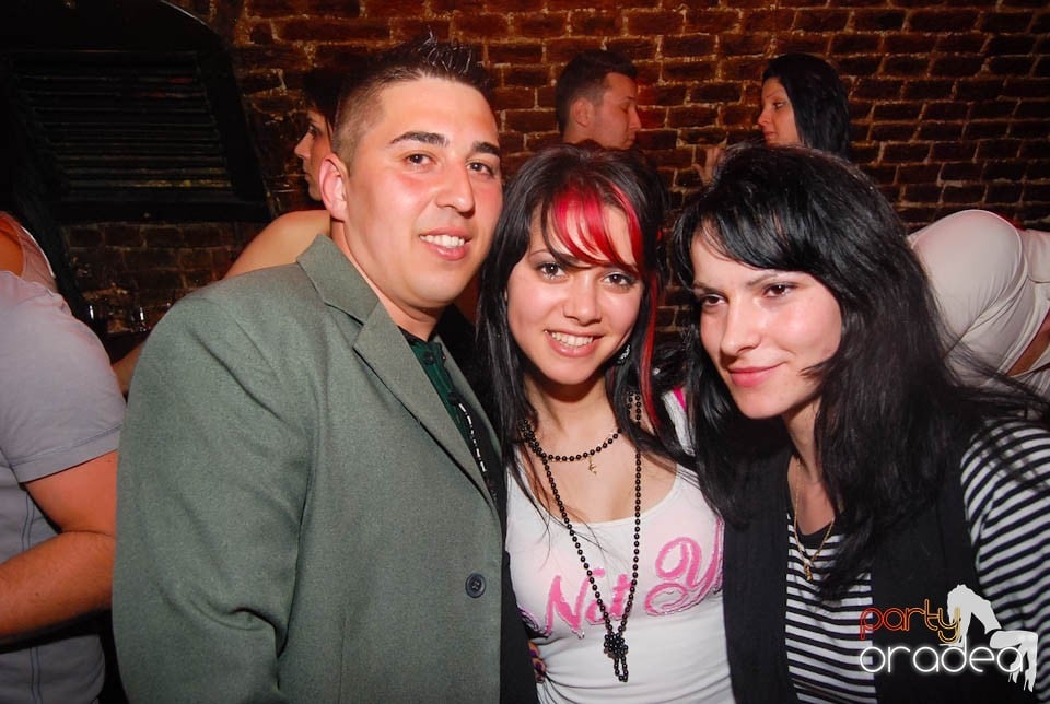 Sâmbătă e party în Club Escape, 