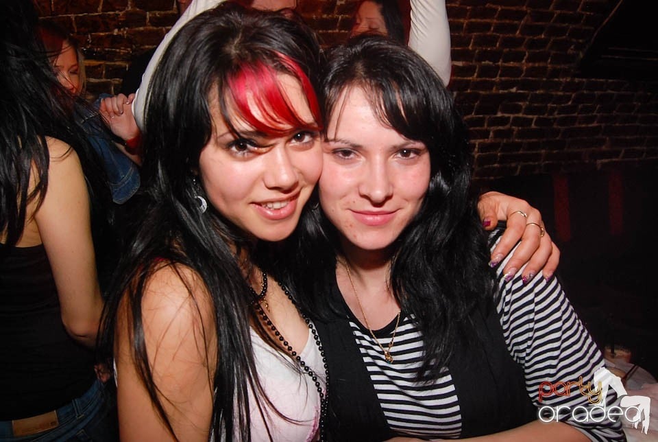 Sâmbătă e party în Club Escape, 