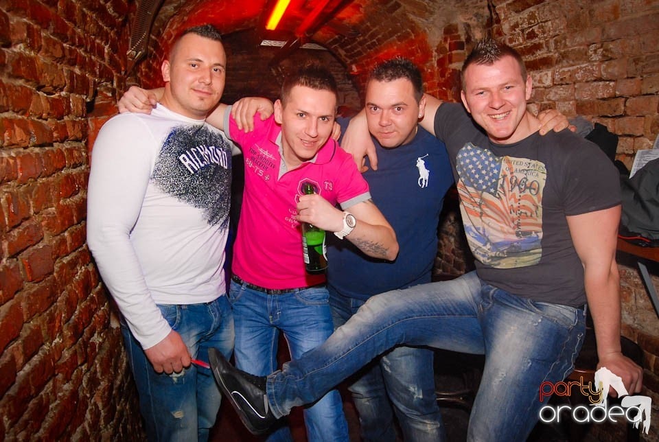 Sâmbătă e party în Club Escape, 