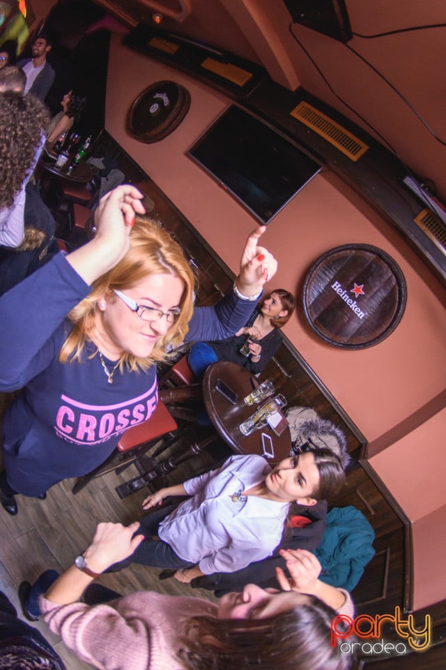 Sâmbătă în Edison Pub, 