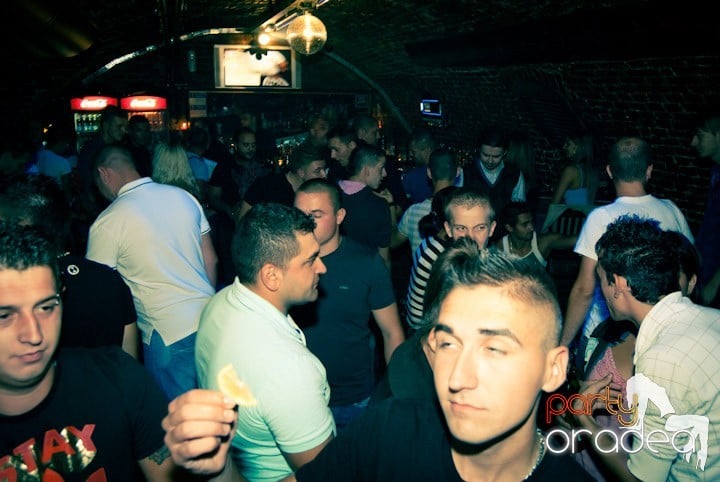 Sâmbătă în Escape, 