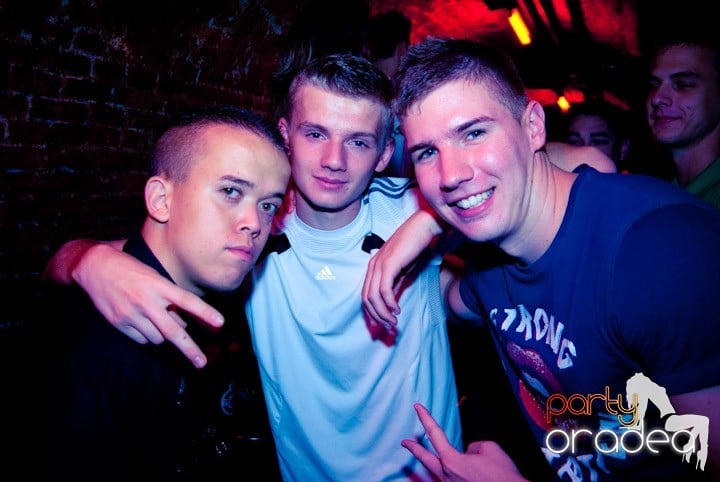 Sâmbătă în Escape, 