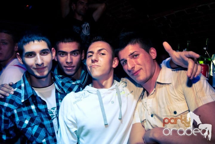 Sâmbătă în Escape, 