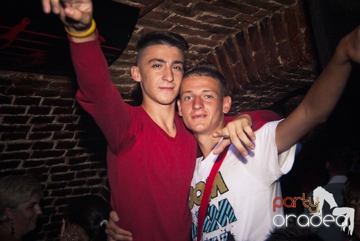 Sâmbătă în Escape, 