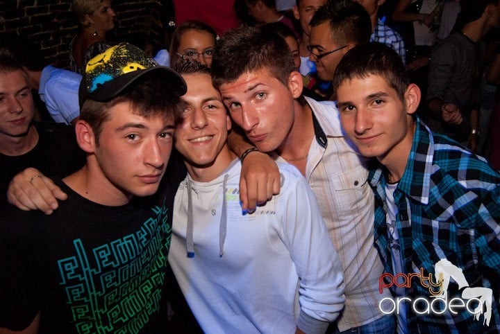 Sâmbătă în Escape, 