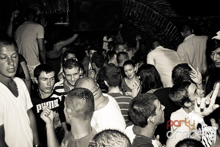 Sâmbătă în Escape, 