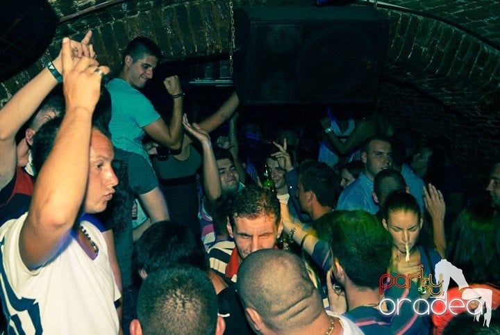 Sâmbătă în Escape, 