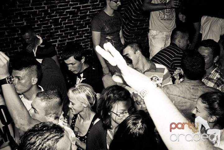 Sâmbătă în Escape, 