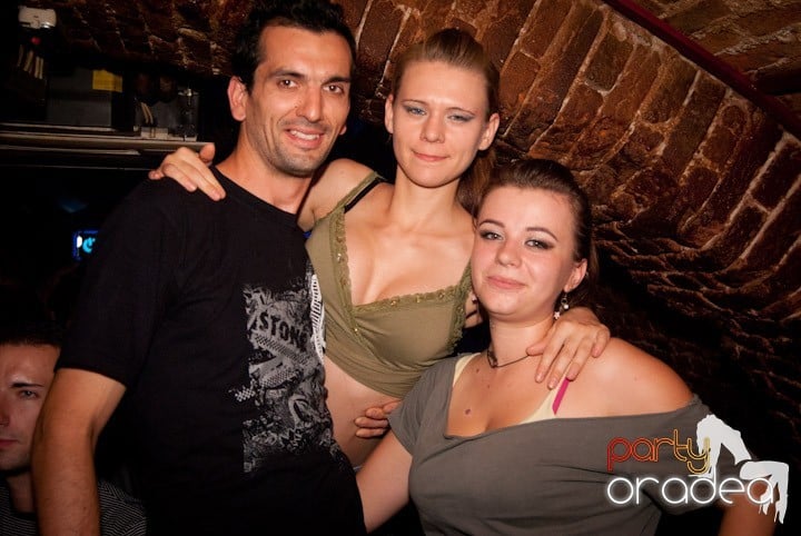 Sâmbătă în Escape, 