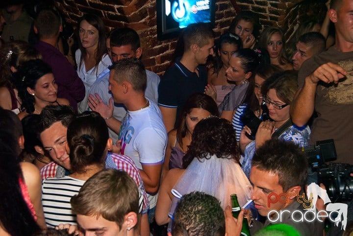 Sâmbătă în Escape, 