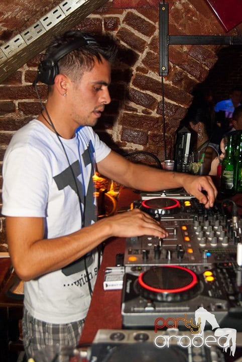 Sâmbătă în Escape, 