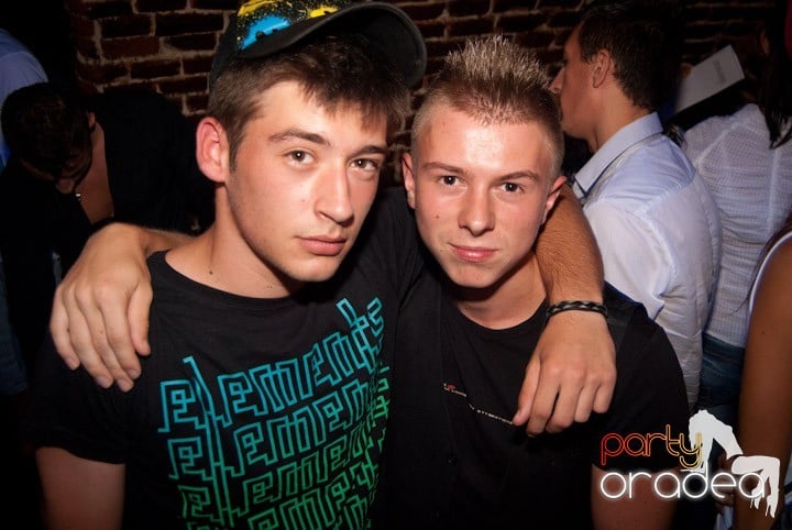 Sâmbătă în Escape, 