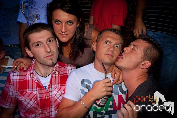 Sâmbătă în Escape, 