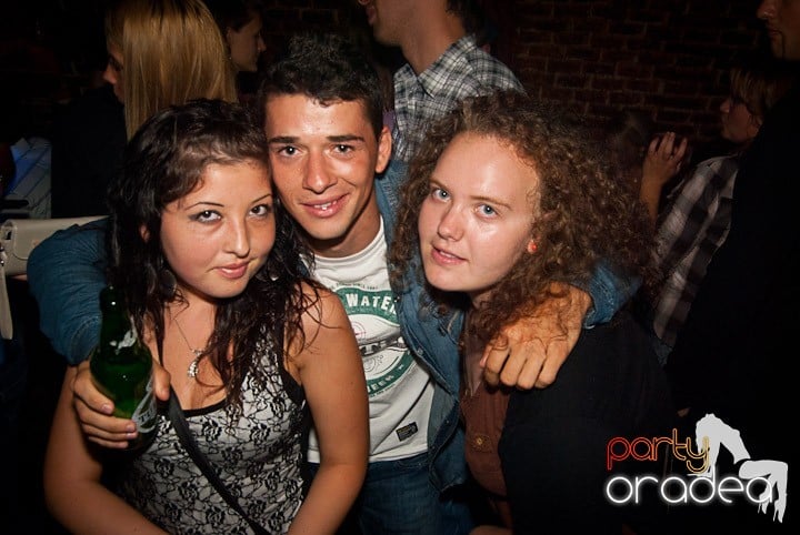 Sâmbătă în Escape, 