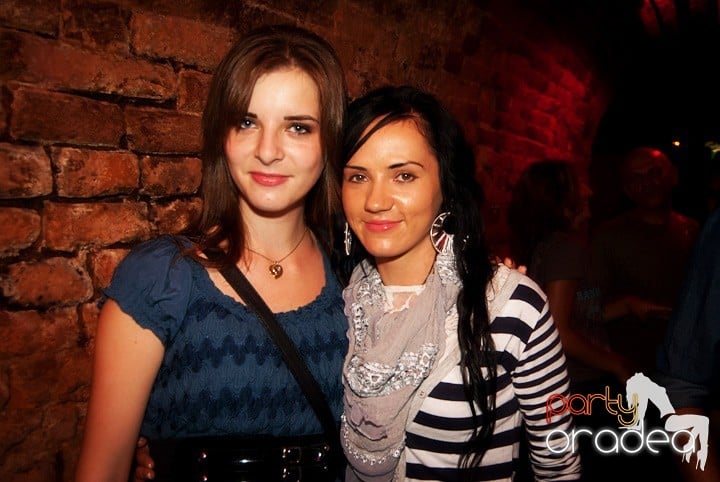 Sâmbătă în Escape, 