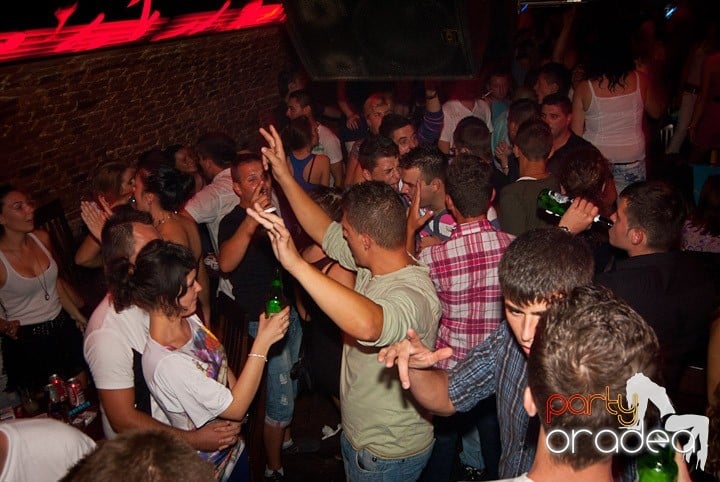 Sâmbătă în Escape, 