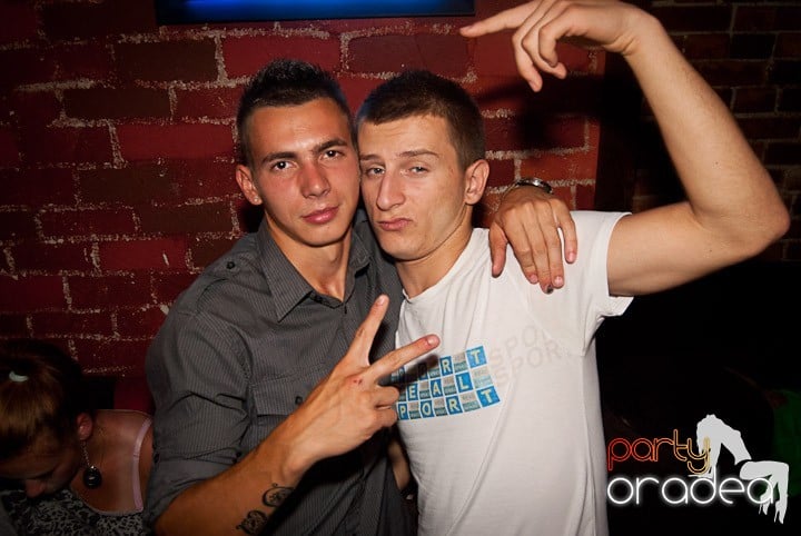 Sâmbătă în Escape, 