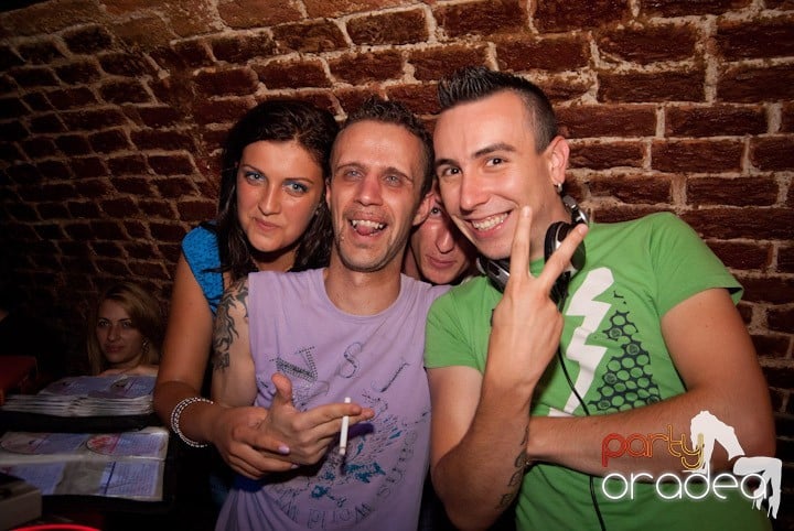 Sâmbătă în Escape, 