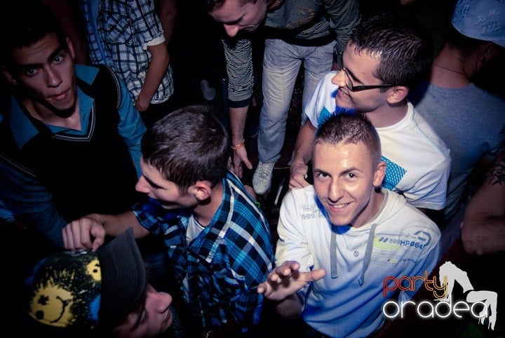 Sâmbătă în Escape, 