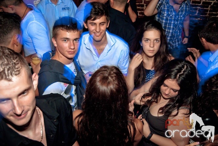 Sâmbătă în Escape, 