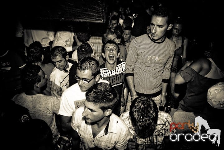 Sâmbătă în Escape, 