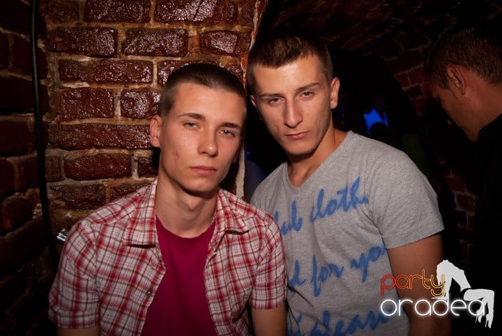 Sâmbătă în Escape, 