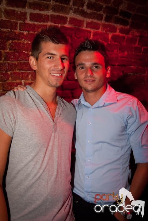 Sâmbătă în Escape, 