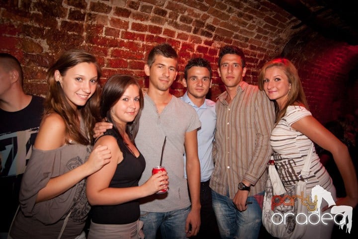 Sâmbătă în Escape, 