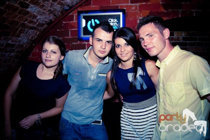 Sâmbătă în Escape, 