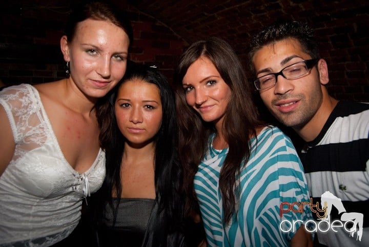 Sâmbătă în Escape, 