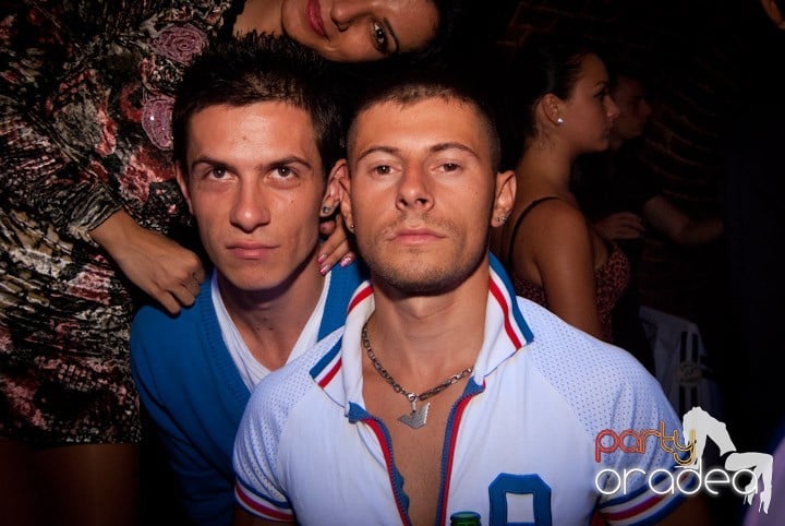 Sâmbătă în Escape, 