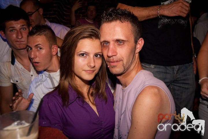 Sâmbătă în Escape, 