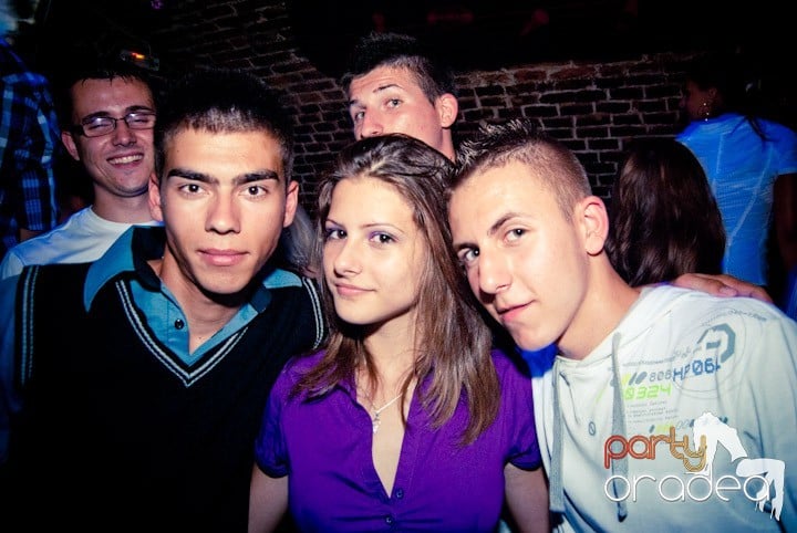 Sâmbătă în Escape, 